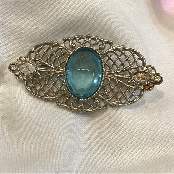 Jewelry - VINTAGE UNSIGNED 1928 Co. FILIGREE BROOCH